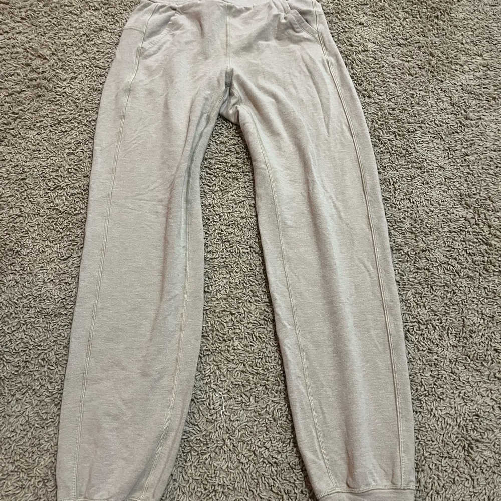 Lululemon Sweatpants/Jogger with pockets (size 2)